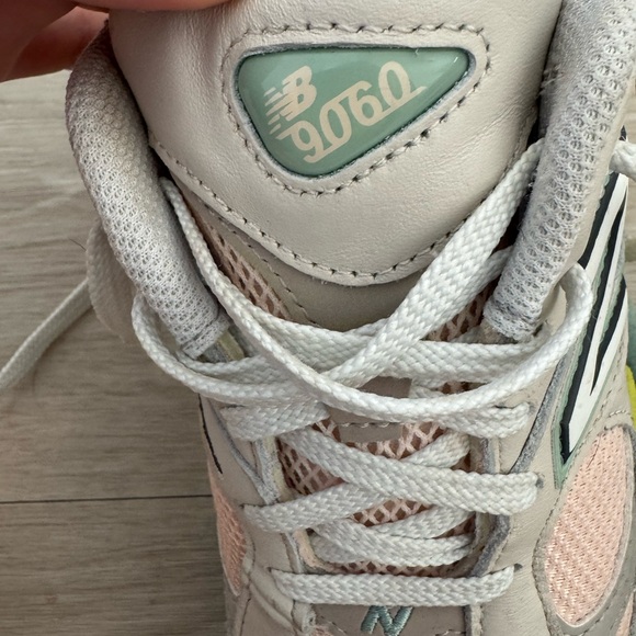 NEW BALANCE 9060❤️women’s size 8.5, men’s size 7 - Picture 4 of 4